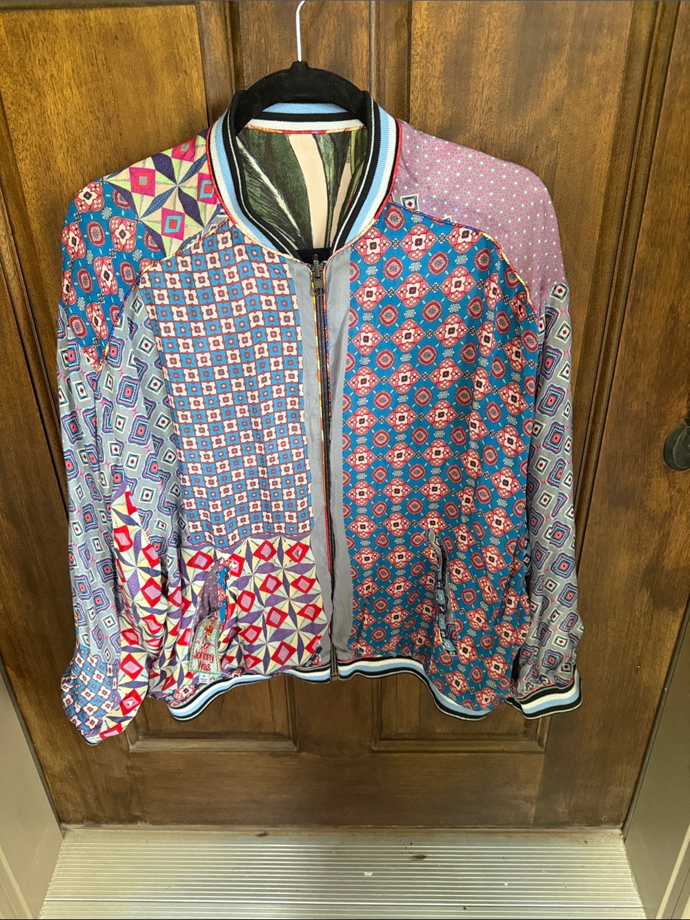 Johnny Was Peach Bomber Jacket with Green Leaf & Multicolor Parrots/Reversable - Picture 5 of 6